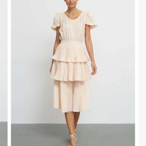 Chic Cream Tiered Long Sleeve Dress - Picture 3 of 4